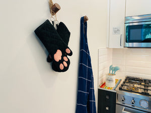 Cricket & Junebug Oven Mitts Cat Paws - Black & Pink