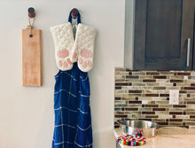 Load image into Gallery viewer, Cricket &amp; Junebug Cat Paws Oven Mitts (White &amp; Pink) &amp; Bath Rug (Navy Blue &amp; Pink)
